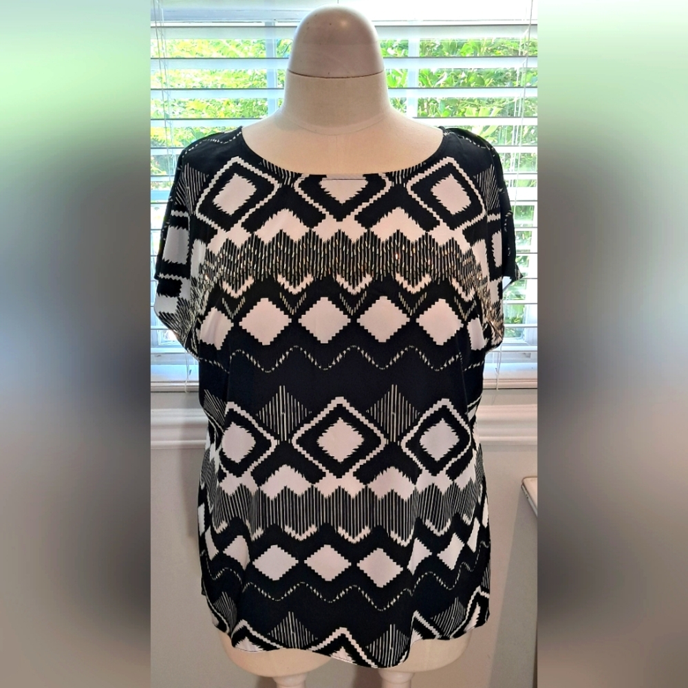 Lane Bryant Black & White Aztec Print Short Sleeve Shirt NWT